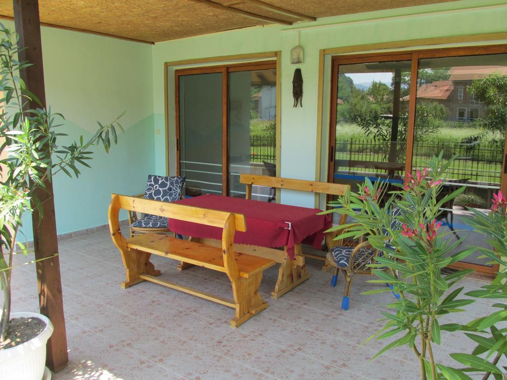 Pri Orehite Guesthouse Oreshak  Exterior foto