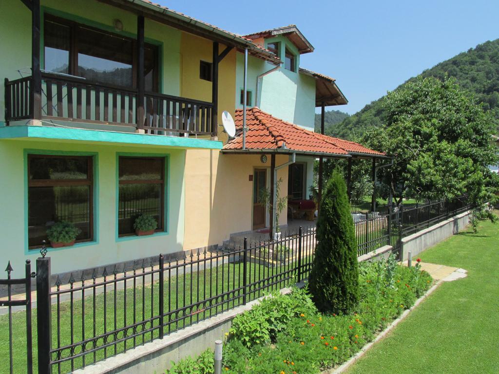 Pri Orehite Guesthouse Oreshak  Exterior foto