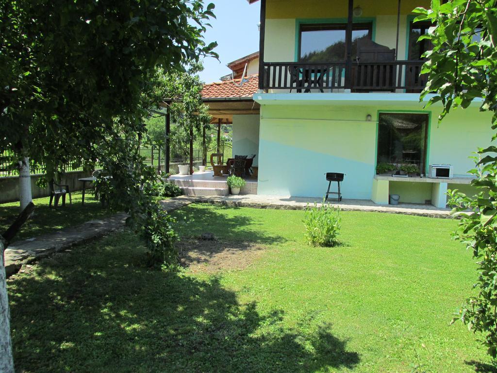 Pri Orehite Guesthouse Oreshak  Exterior foto
