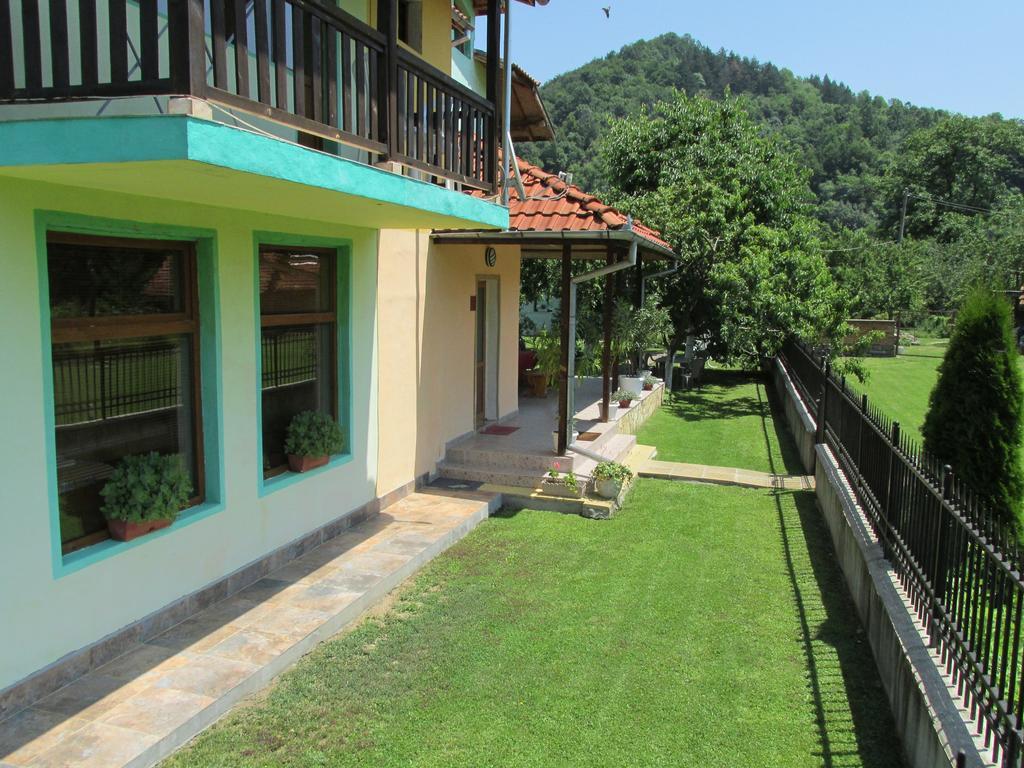 Pri Orehite Guesthouse Oreshak  Exterior foto